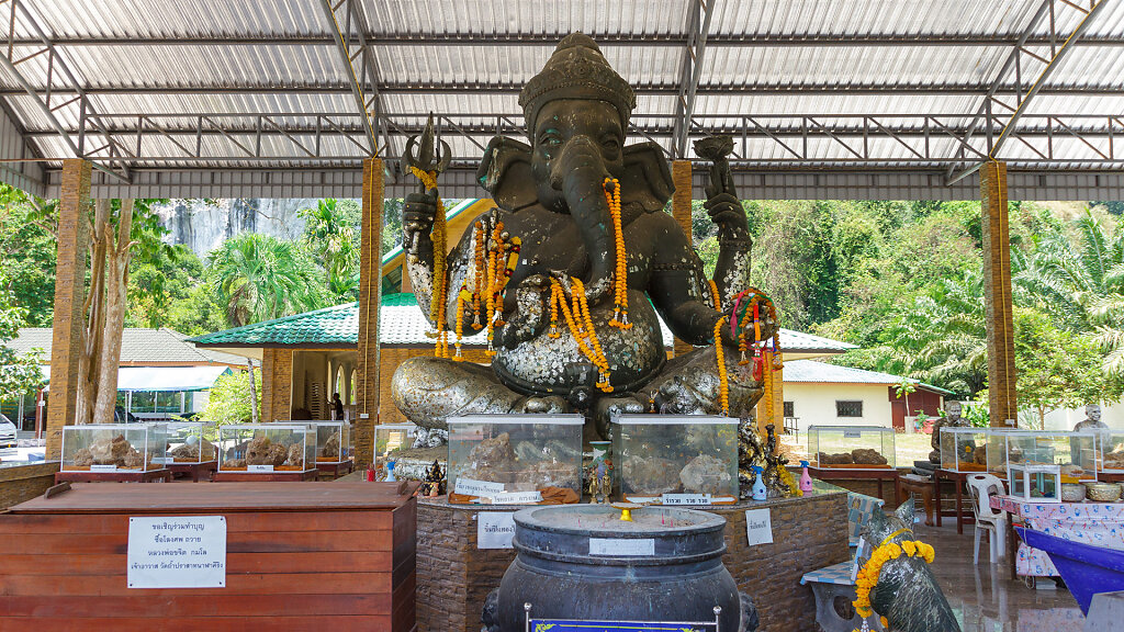 Wat Tham Prasat Nalakiring // วัดถ้ำปราสาทนาฬาคิริง